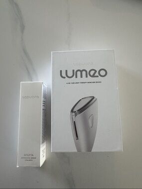 Lumeo White LED Light Therapy Face Mask by